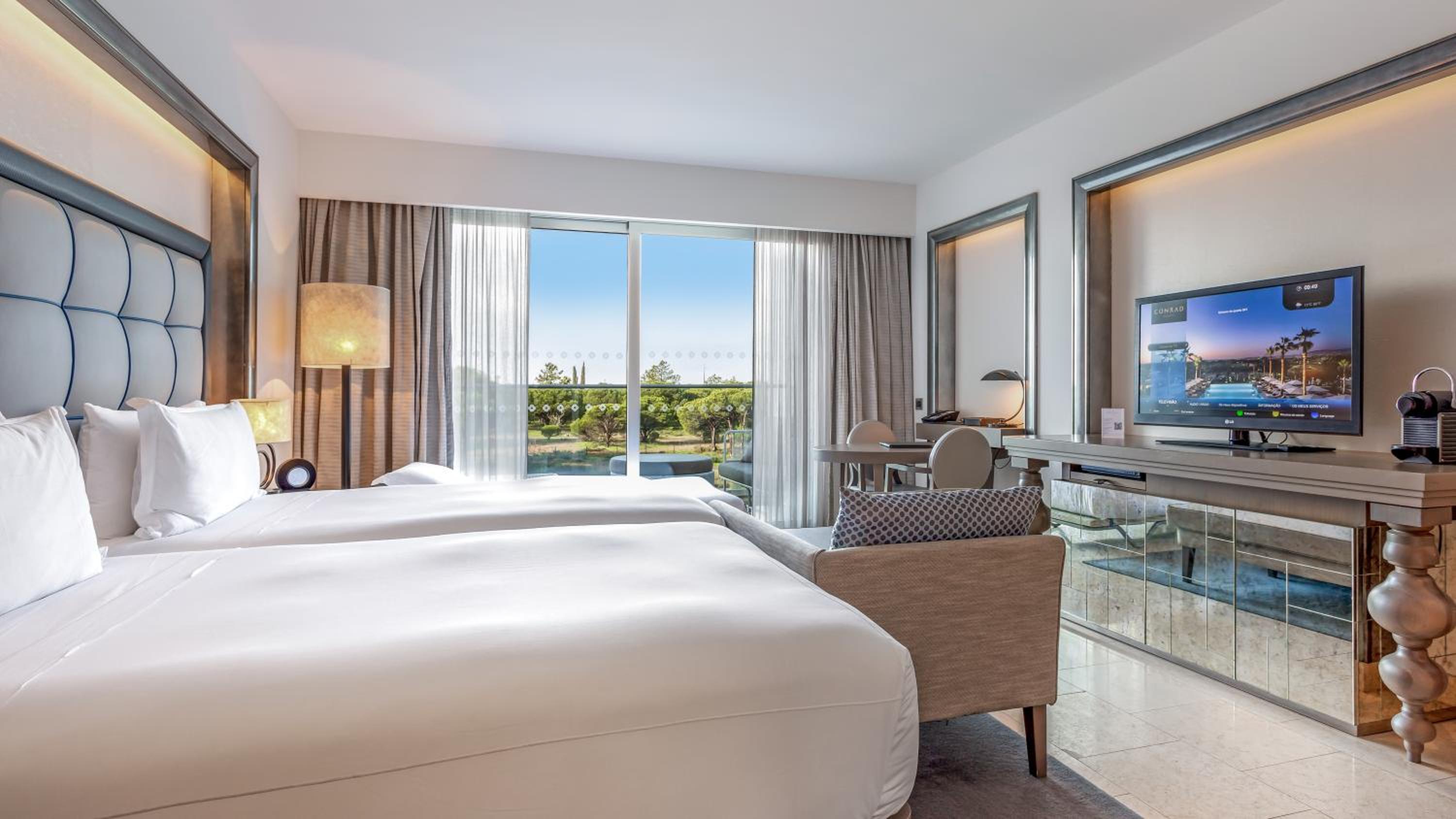 Connecting, Deluxe, Family, Twin Beds