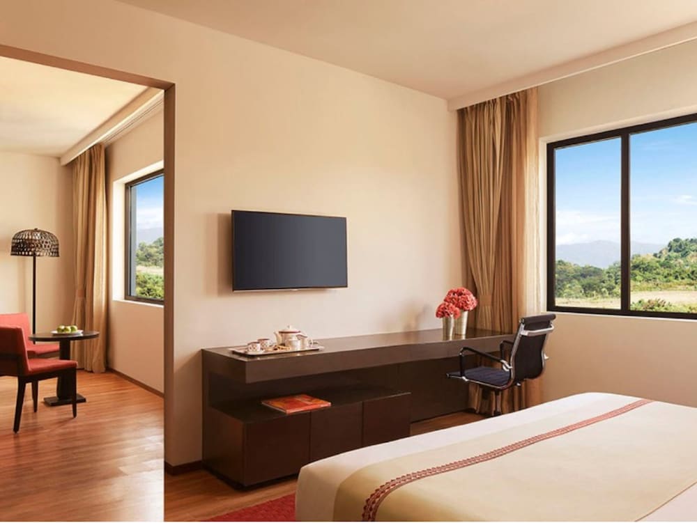Allure, Deluxe, Suite, King Bed, Hill View