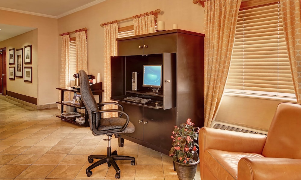 Phoenix Inn Suites South Salem 49/57