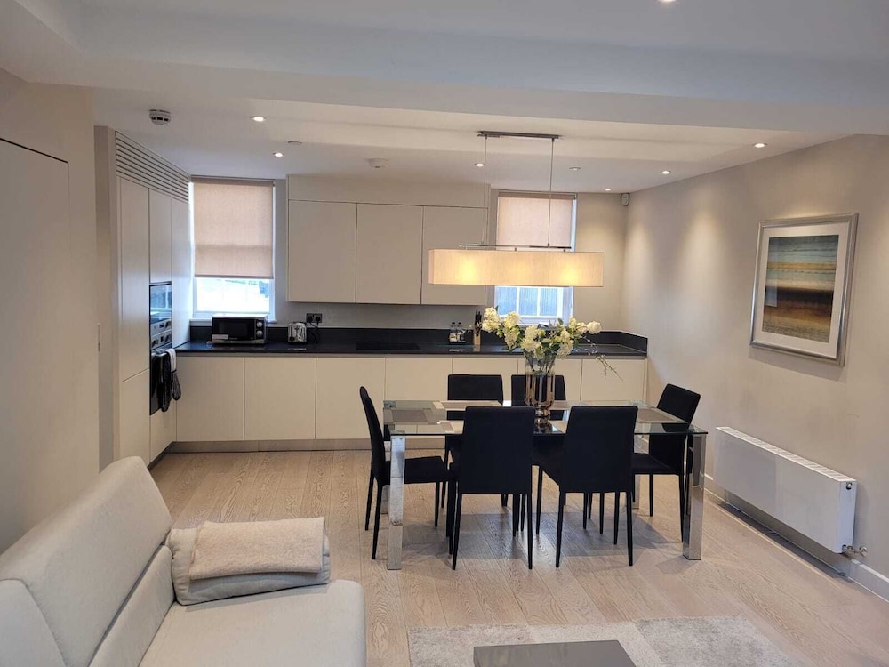 Buckingham Palace Residences by Aeria Apartments 34/45