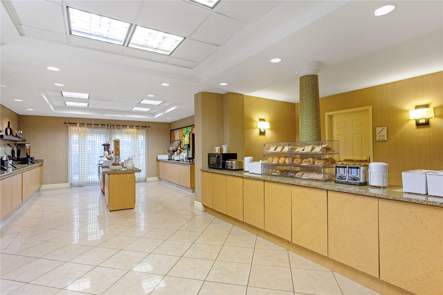La Quinta Inn and Suites by Wyndham Orlando I Drive/Conv Center 8/13