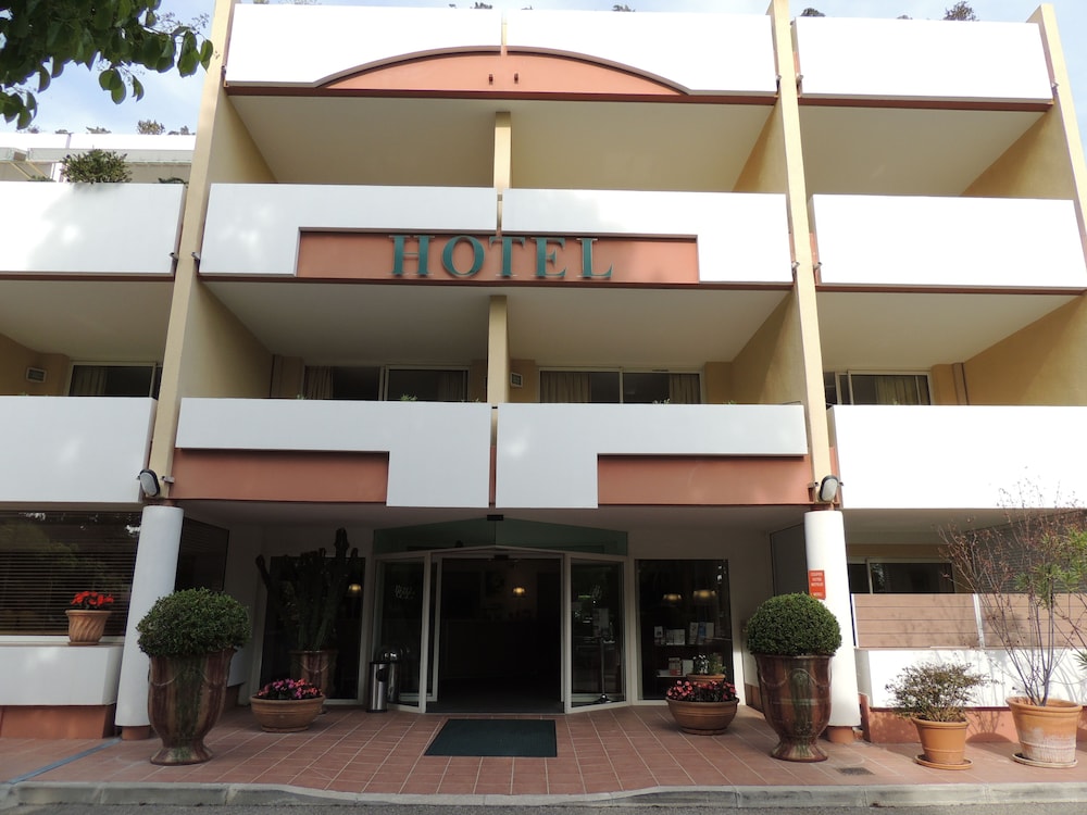 Pamela Hotel Cassis 9/75