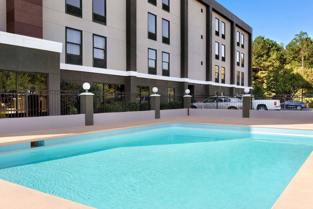 La Quinta Inn Suites By Wyndham Selma Smithfield I 95 7/45