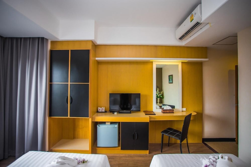 New Travel Lodge Hotel 59/63