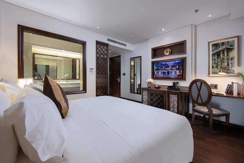 The Q Hotel 9/50