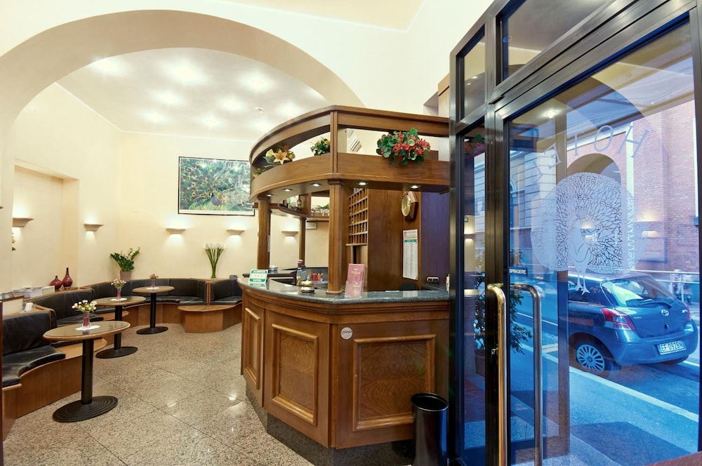 HOTEL PAVONE 44/45