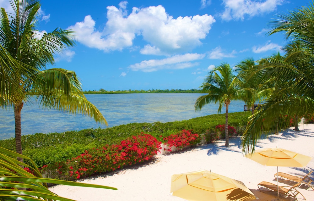 Parrot Key Hotel & Villas 68/70