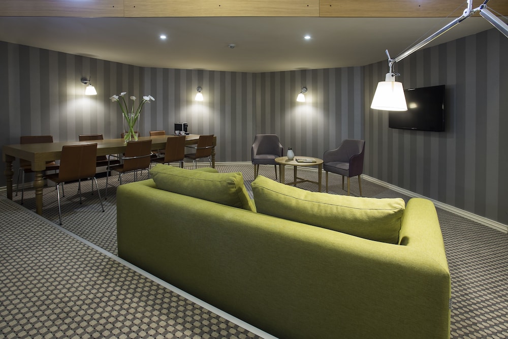 Jump INN Hotel 31/38