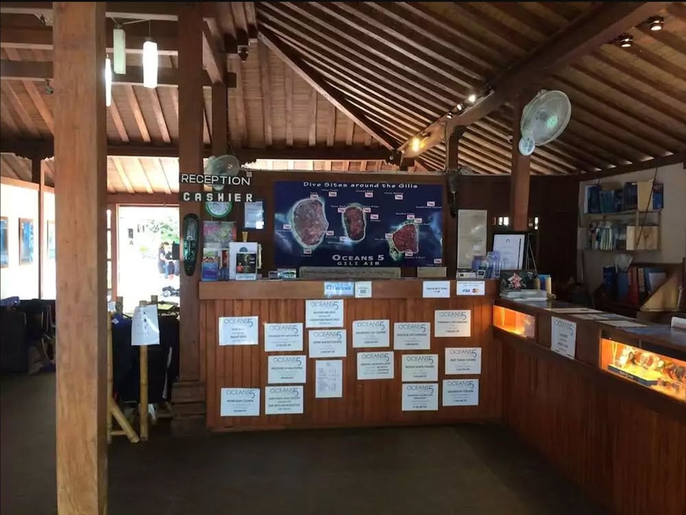 OCEANS 5 DIVE RESORT 58/77