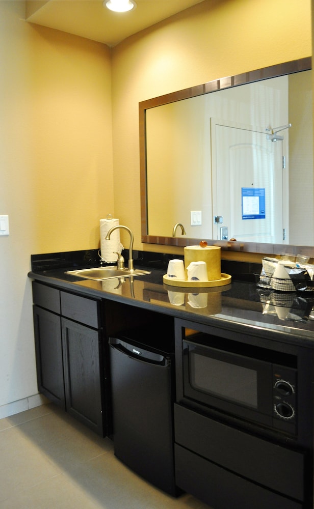 Hampton Inn & Suites Bay City, TX 6/39