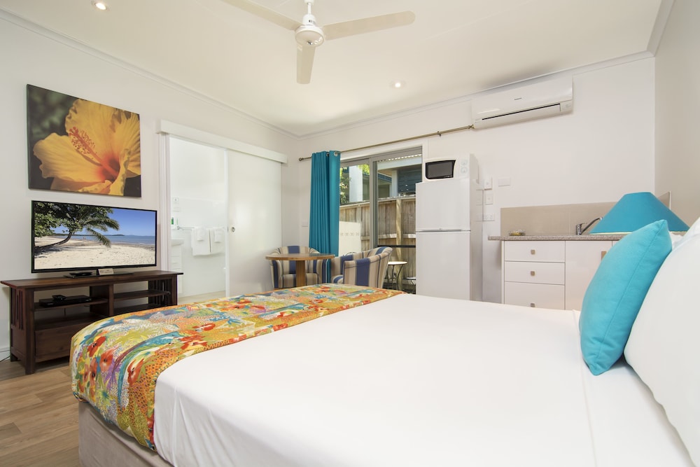 PORT DOUGLAS MOTEL 15/73