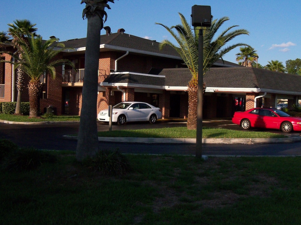 SureStay by Best Western Jacksonville Airport 42/54