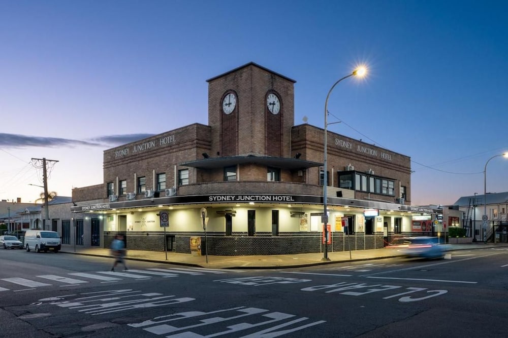 Sydney Junction Hotel 1/30