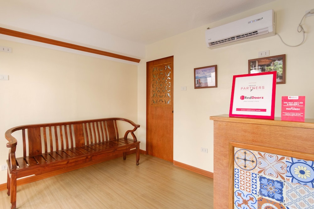 RedDoorz Plus near Johnson and Johnson Paranaque 14/16