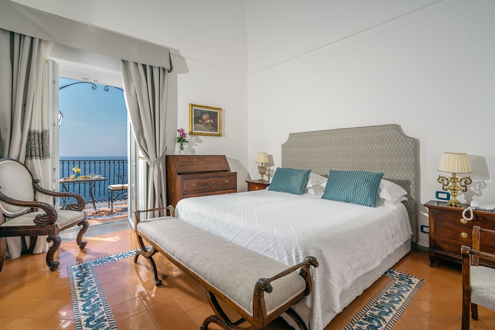 DELUXE, SEA VIEW, BALCONY