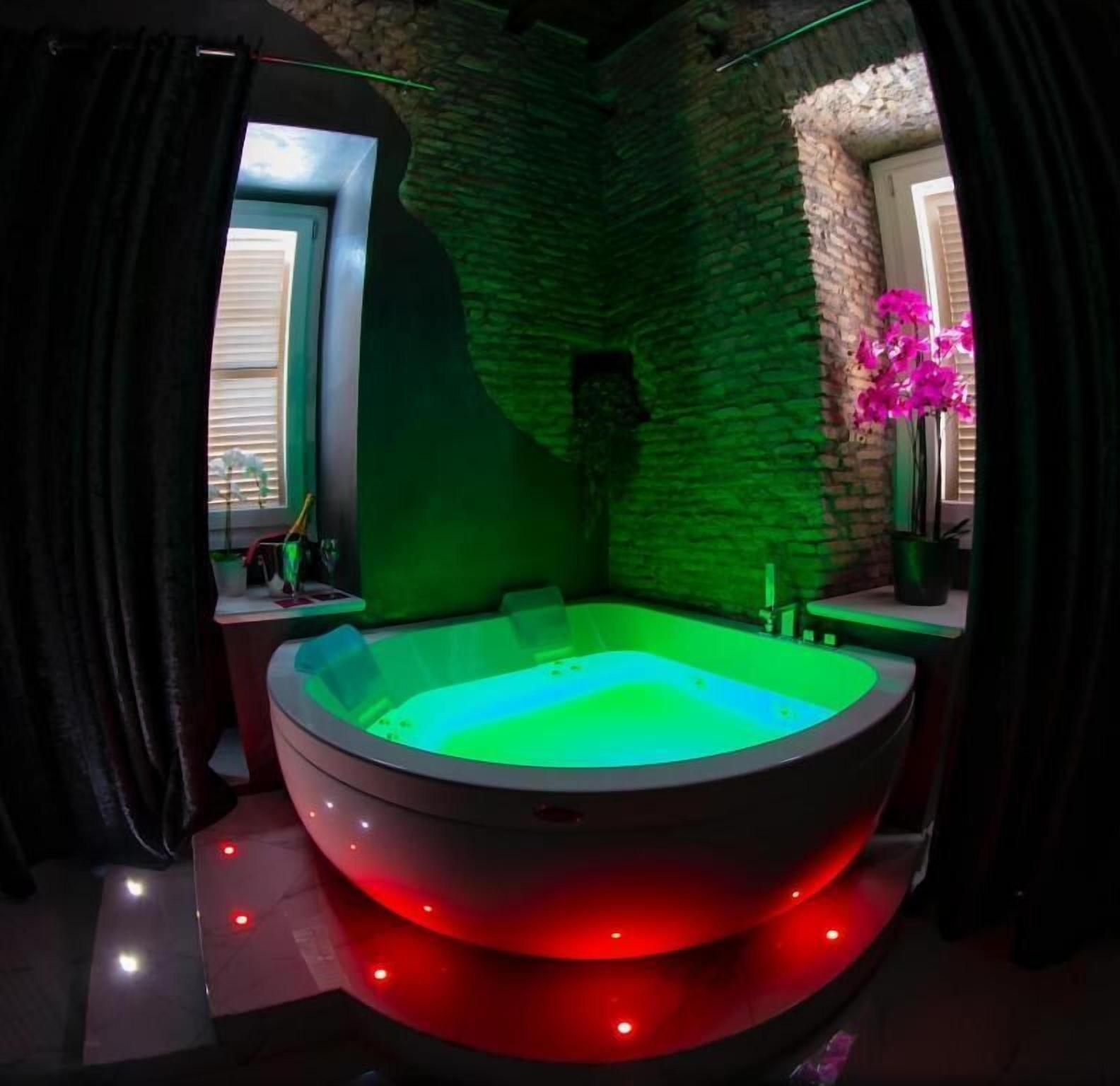Rhome Luxury Suite 12/25