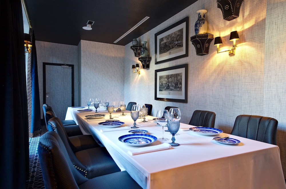restaurant cafeteria