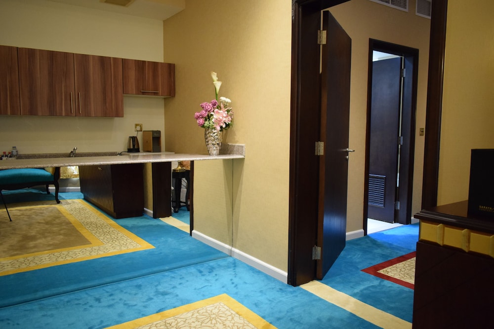 Saraya Corniche Hotel 7/83