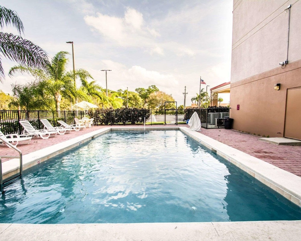 Sleep Inn Fort Pierce I-95 4/33