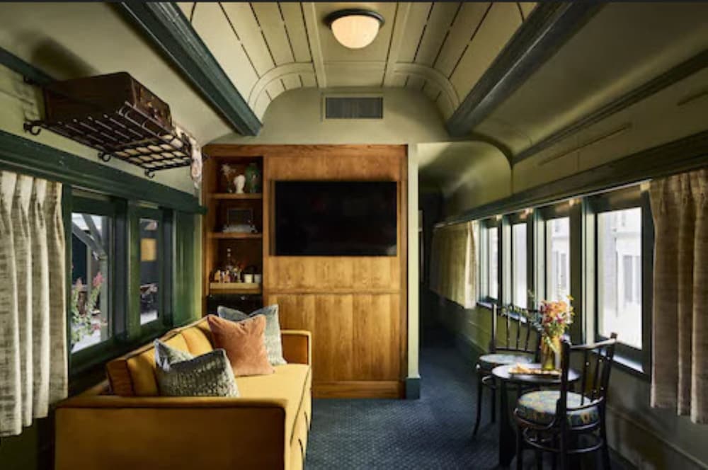 The Hotel Chalet At The Choo Choo 5/50