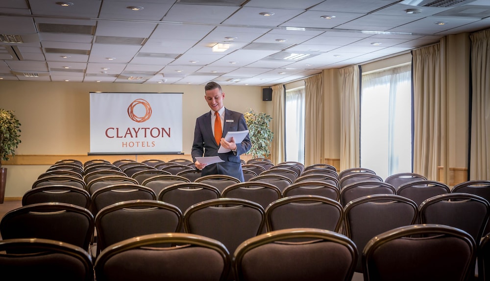 Clayton Hotel Manchester Airport 54/60