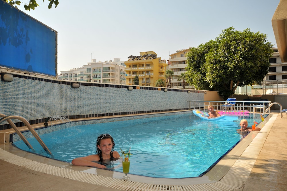 Maris Beach Hotel 14/29