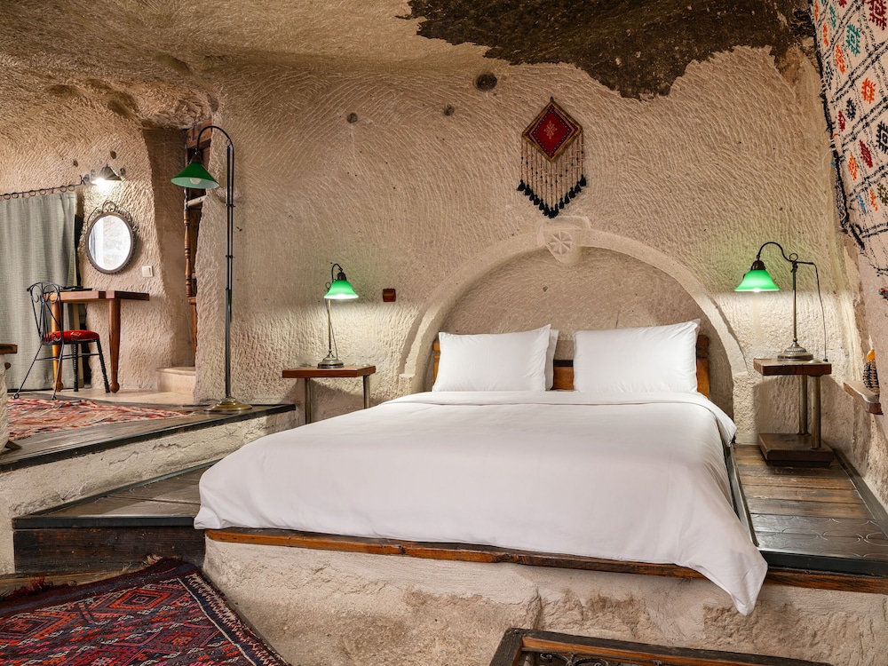 FAIRY CHIMNEY, SUITE