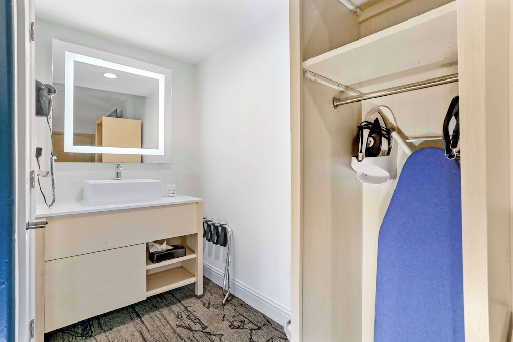 Signature Inn Berkeley 43/50