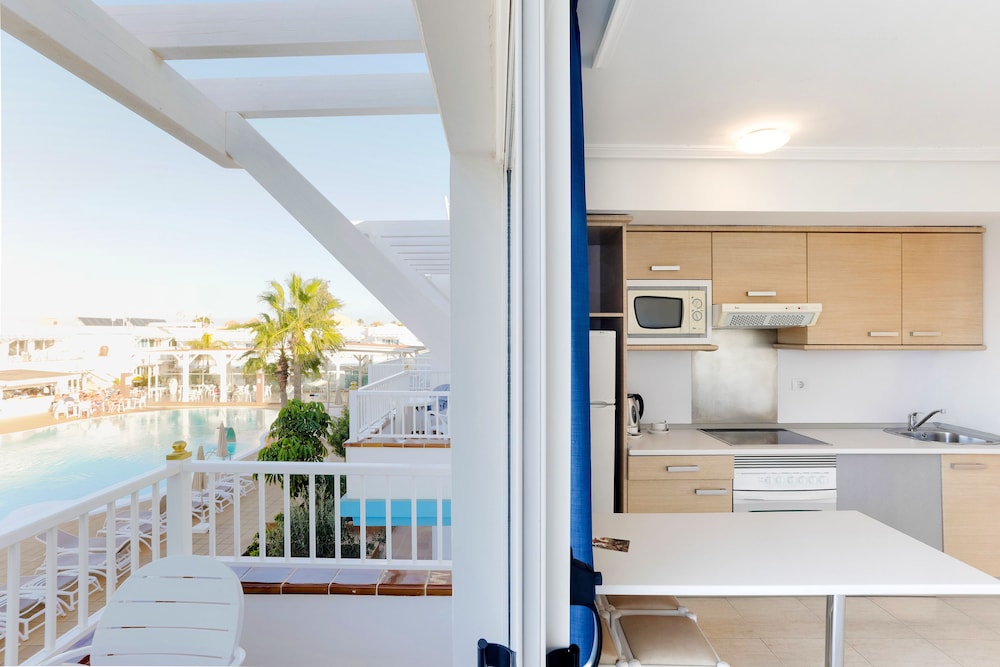 ARENA BEACH HOTEL 16/65