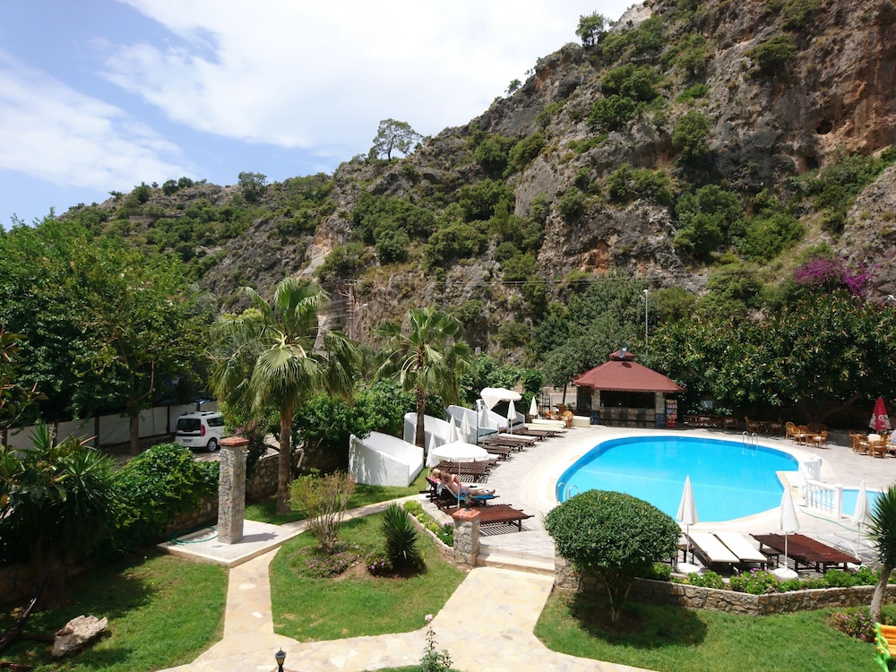 Ata Lagoon Beach Hotel 49/50