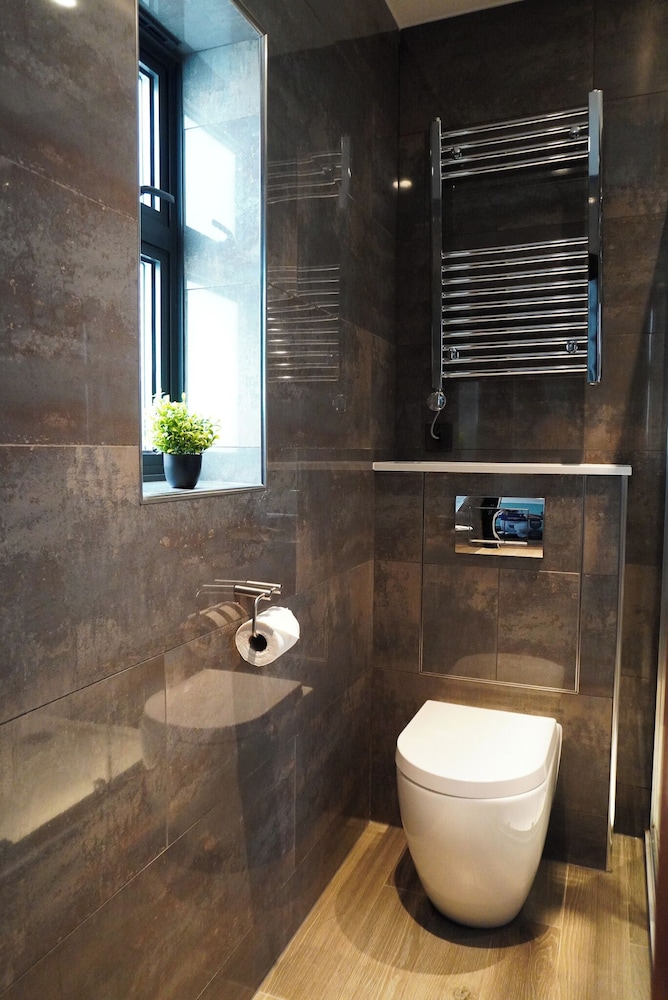 Camden Enterprise Hotel 45/50