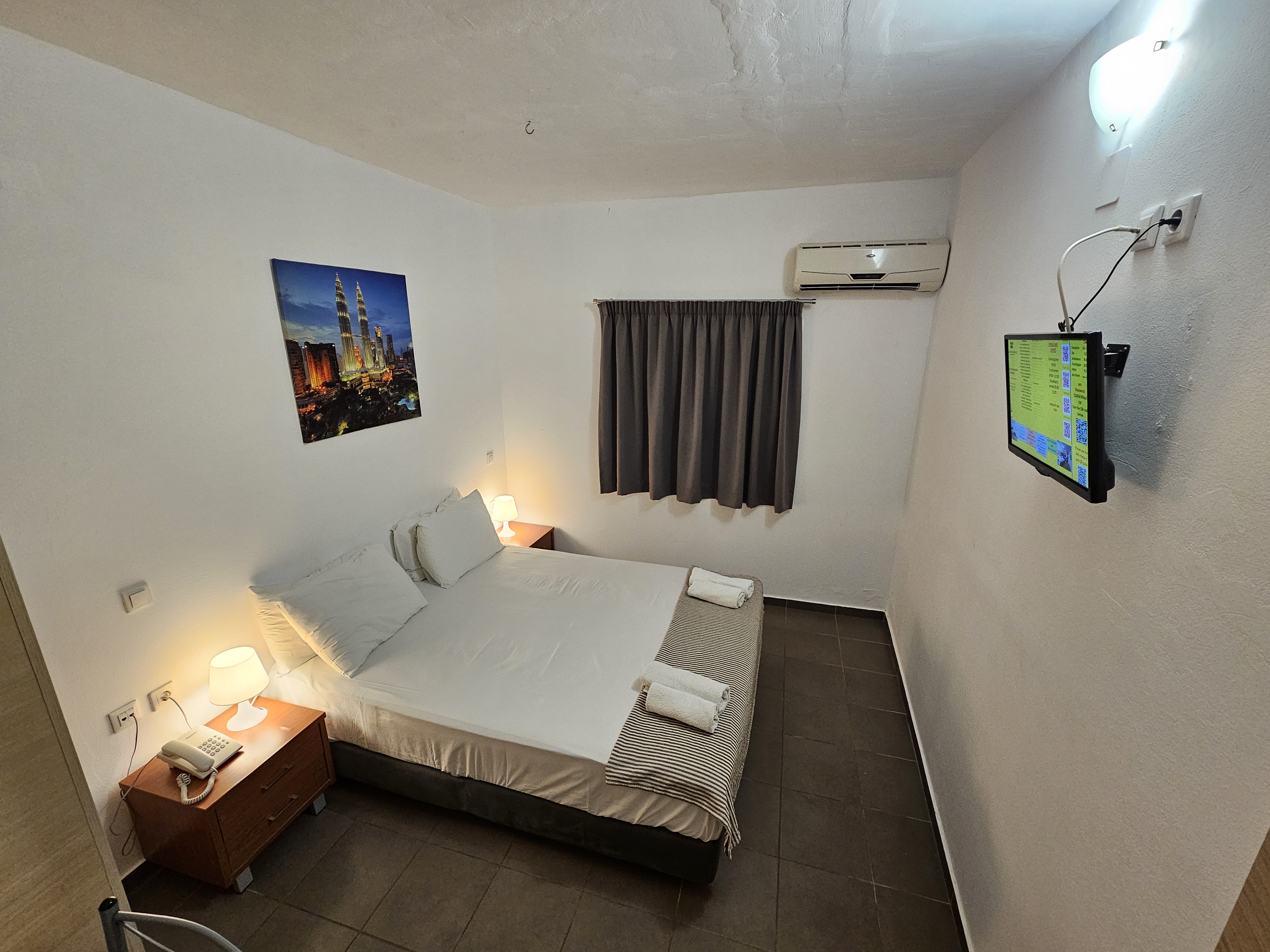 1 Bedroom, Partial View