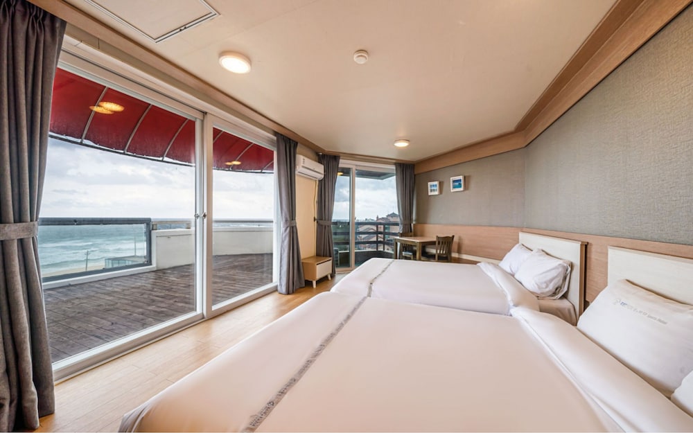 Premium, 2 Double Beds, 13 Pyeong