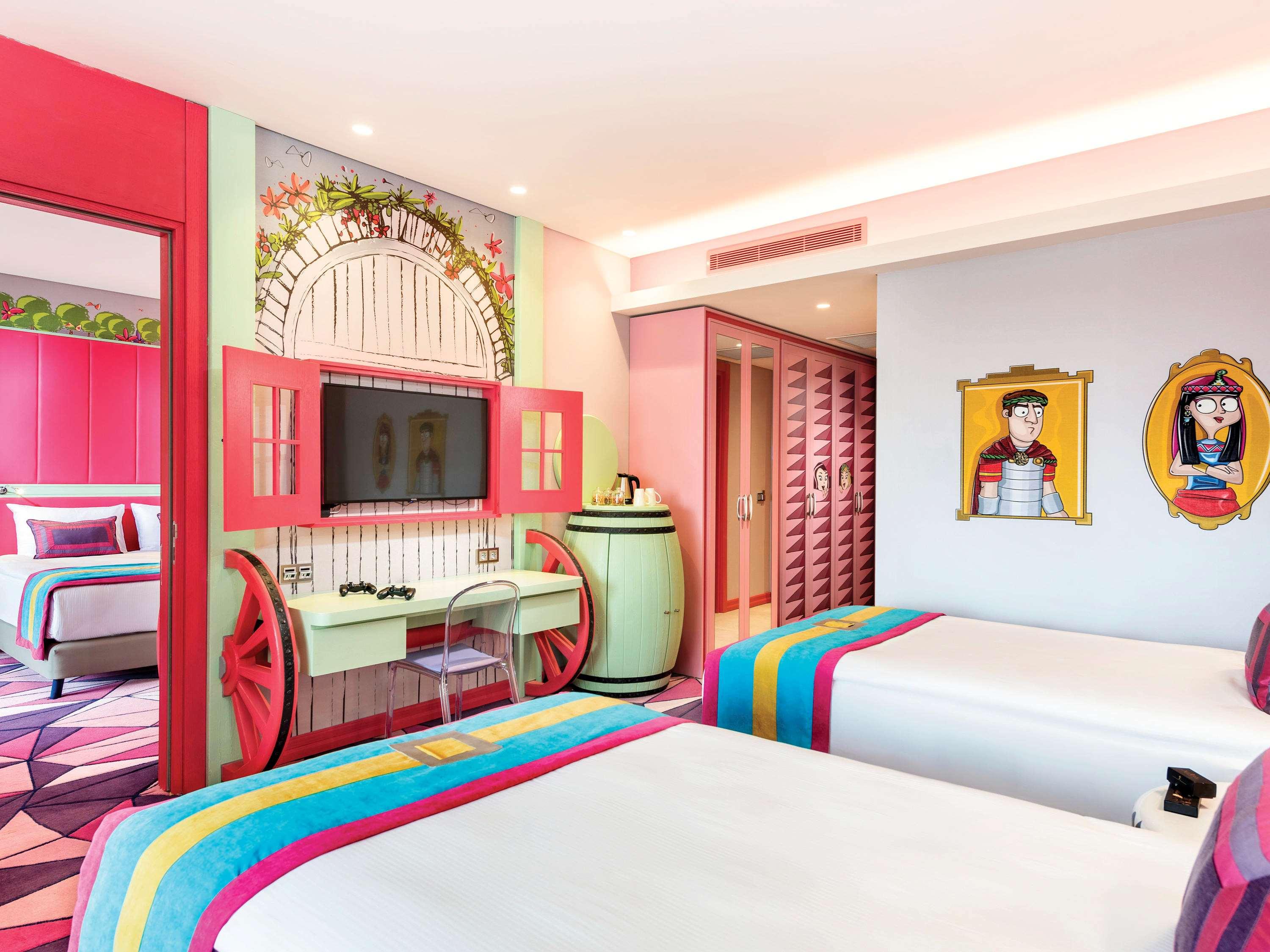 DELUXE CONNECTION ROOM
