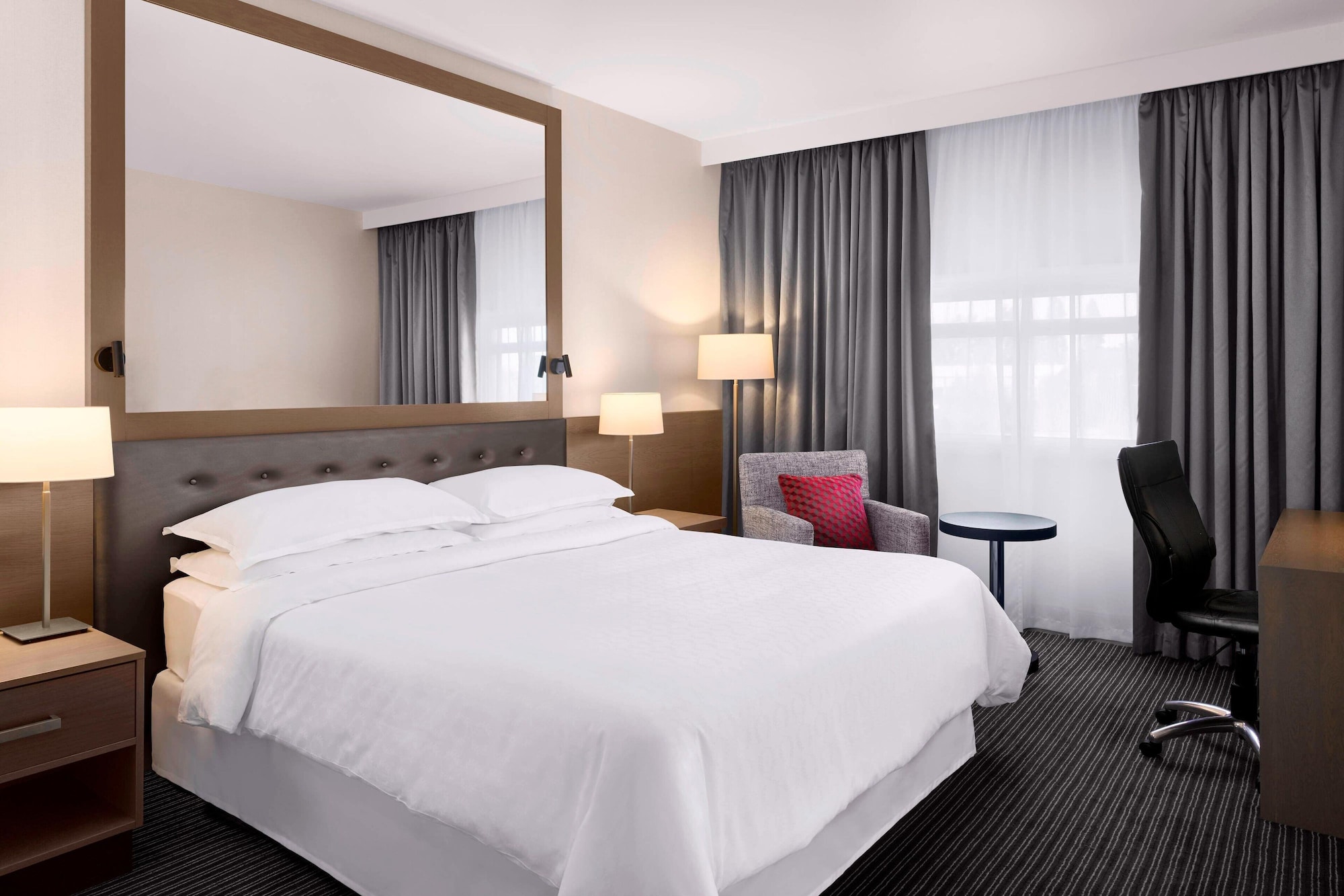 DELUXE, QUEEN BED