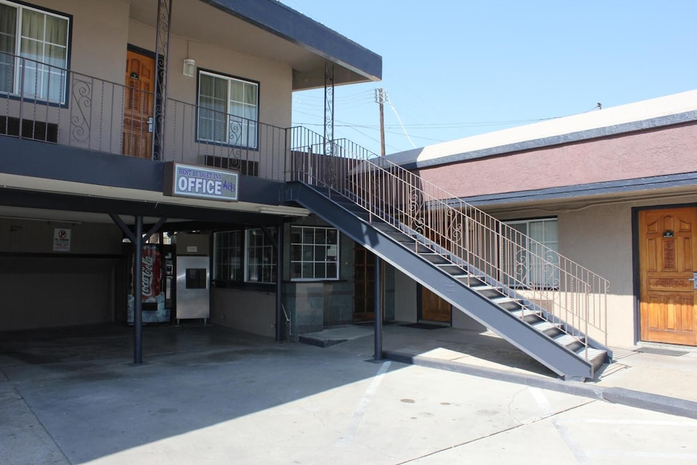 Best Budget Inn Fresno 26/28