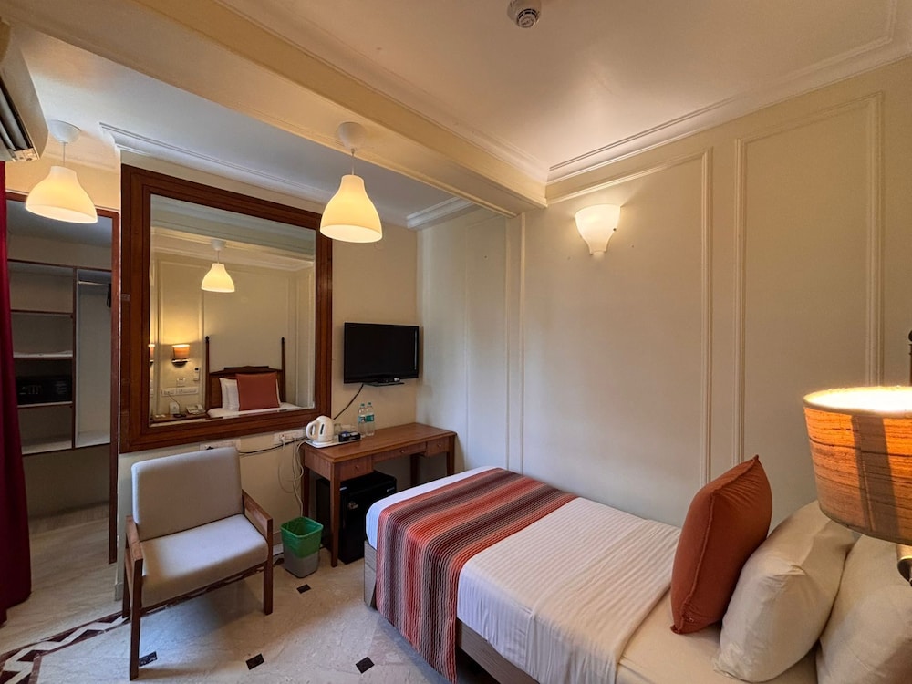 Hiltop Hotel 20/56