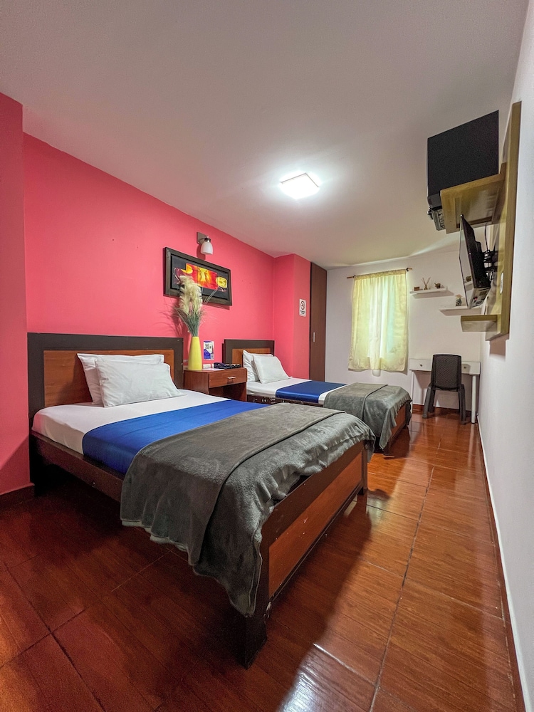SUITE, 2 DOUBLE BEDS