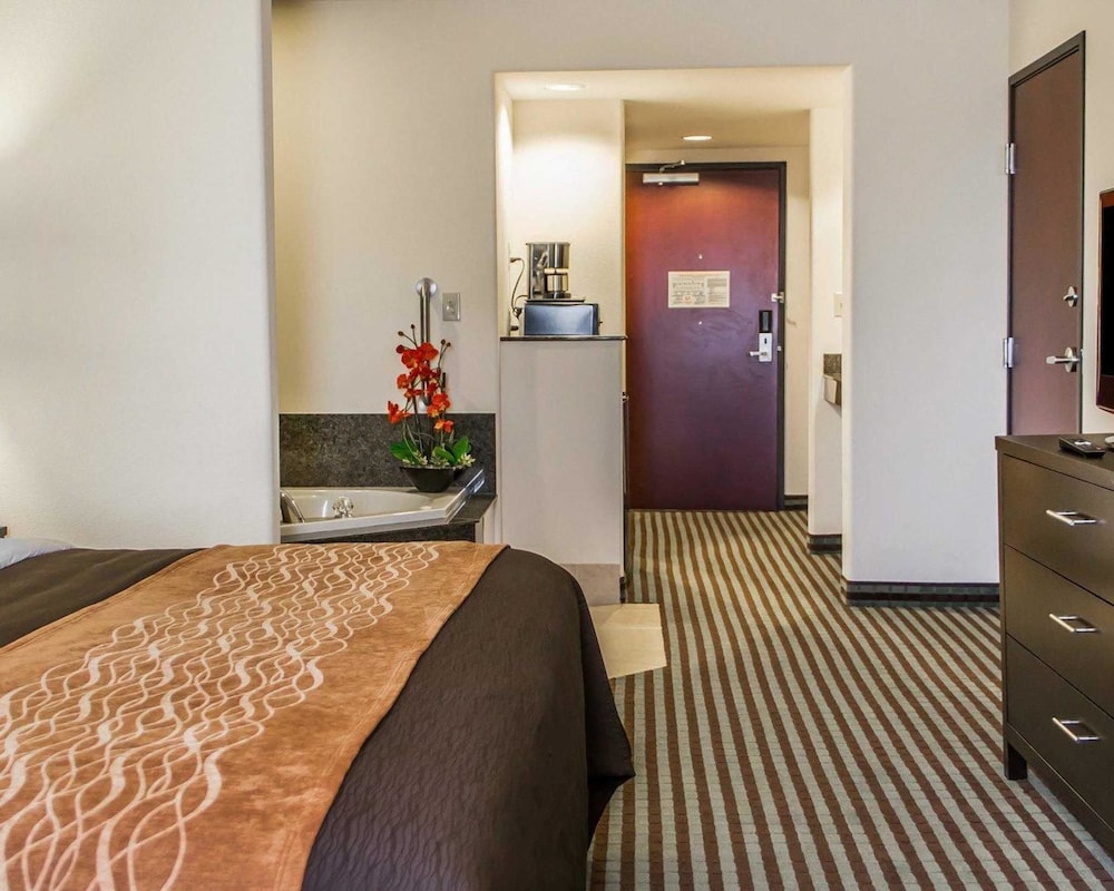 Comfort Inn and Suites Perry I-35 18/36