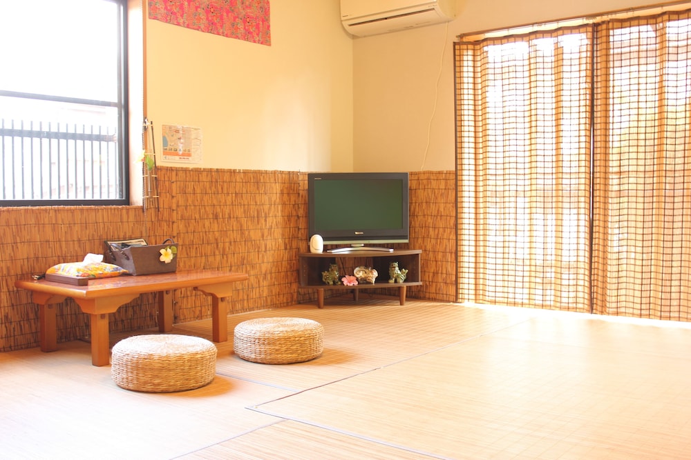 Okinawa Minshuku Kariyushi Honkan 15/68