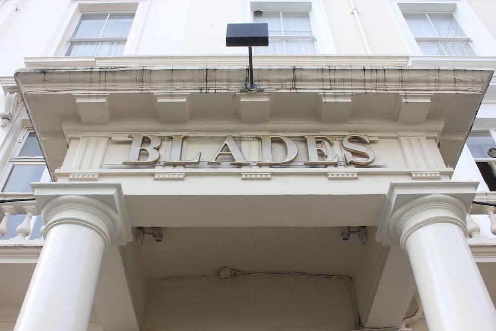 Blades Hotel 2/32