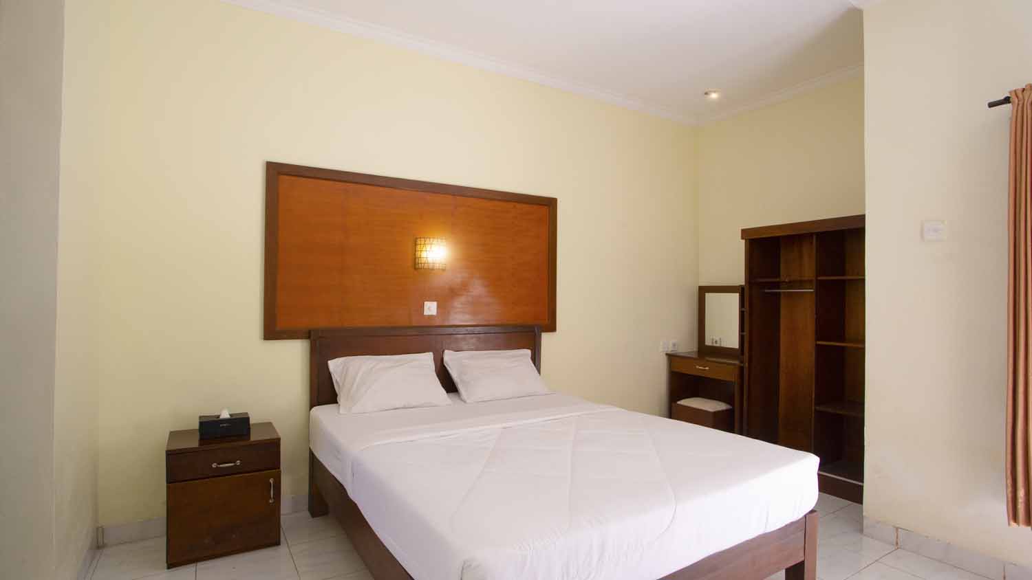 OYO 3910 Teges Inn 17/50
