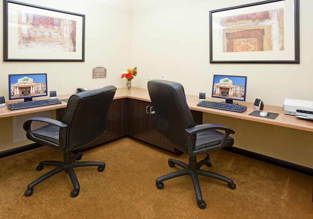 Holiday Inn Express Hotel & Suites Sioux Falls-Brandon, an IHG Hotel 35/41