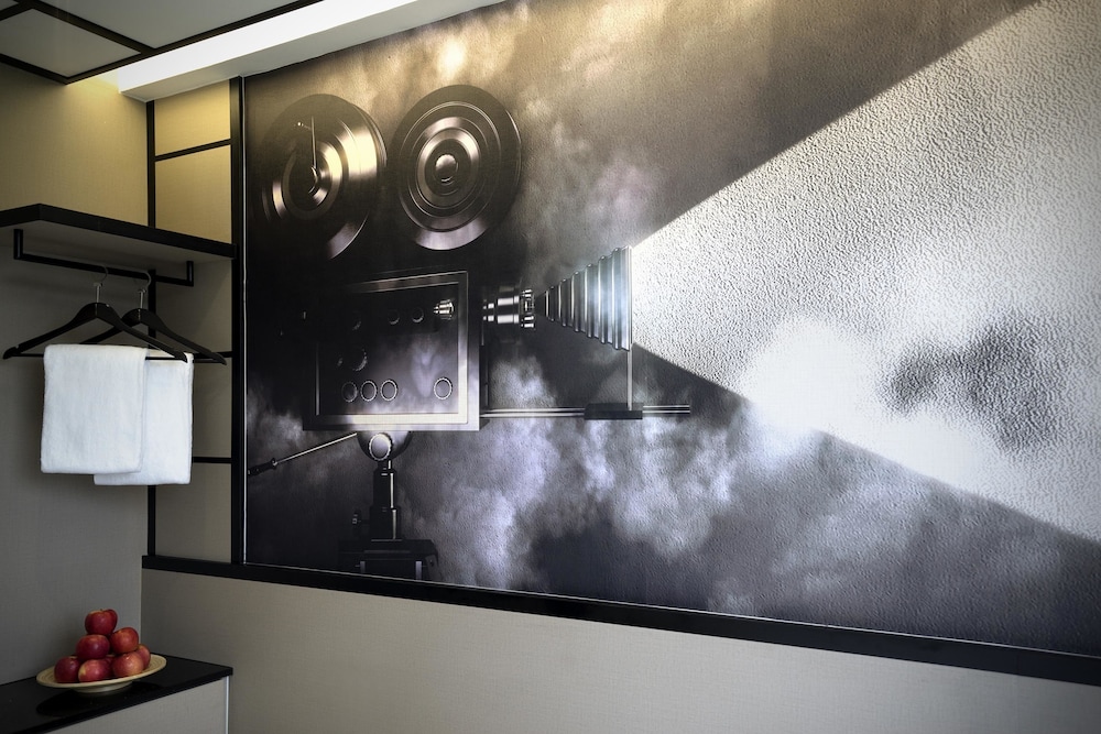 Hotel 81 Premier Hollywood photo2
