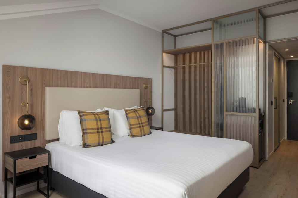 AC Hotel Inverness 24/60