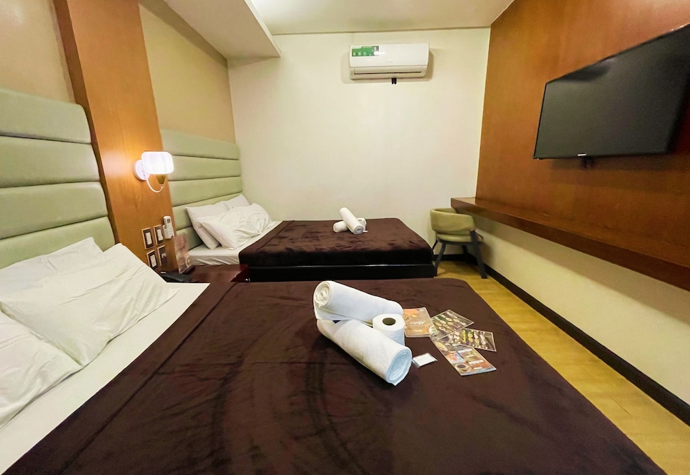 Hotel 99 50/50