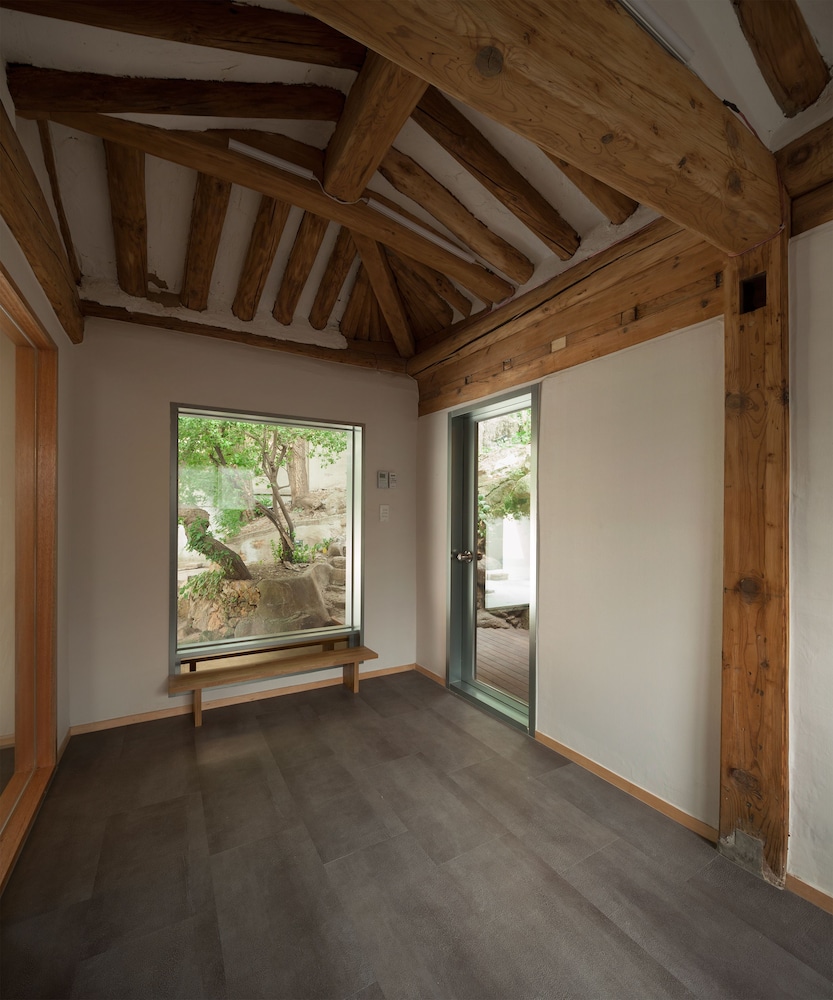 Hanok Residence Hotel Side 45/53