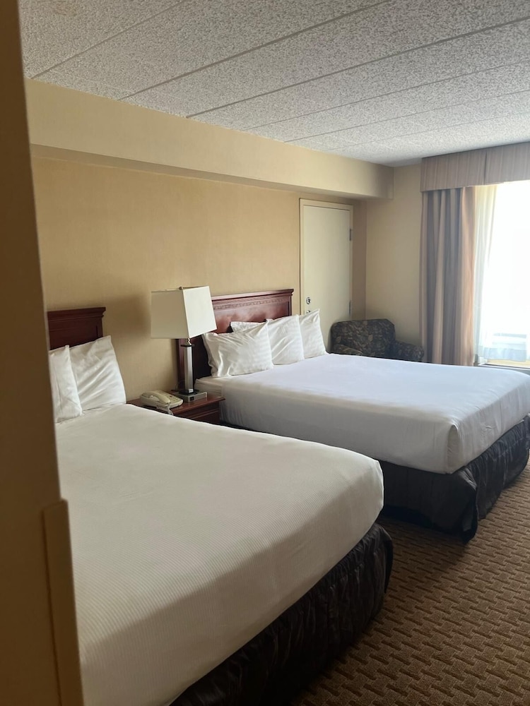 Chateau Resort & Conference Center 24/73