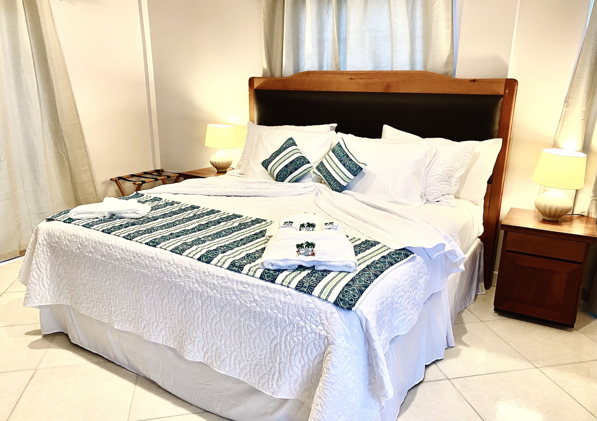 Islander, Master, Suite, King Bed, Sea View