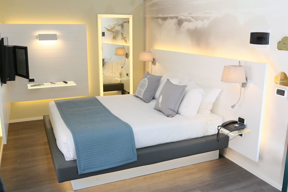 Ariae Hotel 7/45